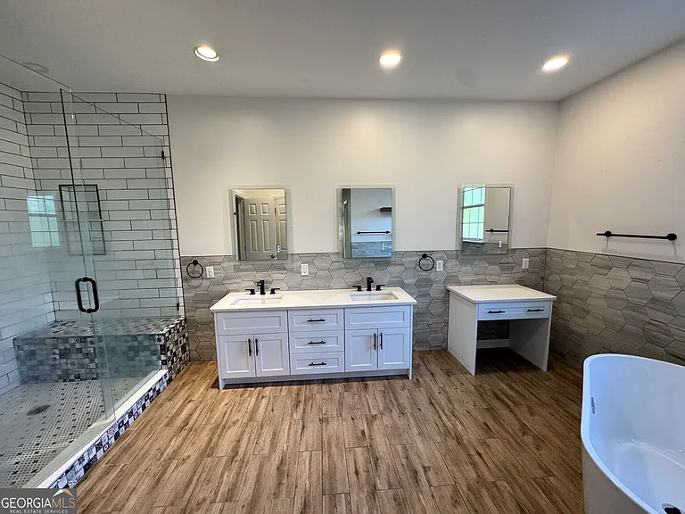 535 Cardinal Cir E — Photo 23