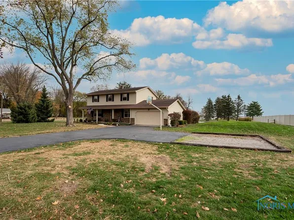 22180 Haskins Rd, Bowling Green, OH 43402