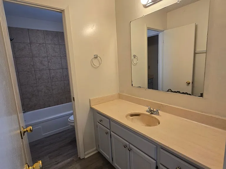 8469 Governor Dr — Photo 11