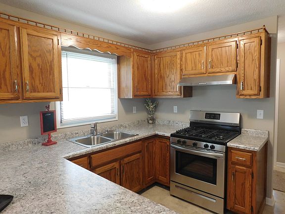 5th image of 667 W Bergera Rd