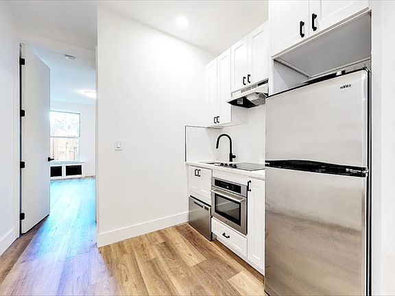 4th image of 2785 Broadway APT 3H