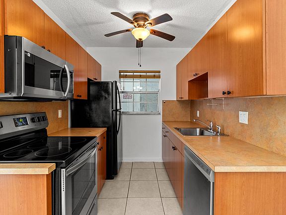 2nd image of 4140 Woodside Dr APT 105