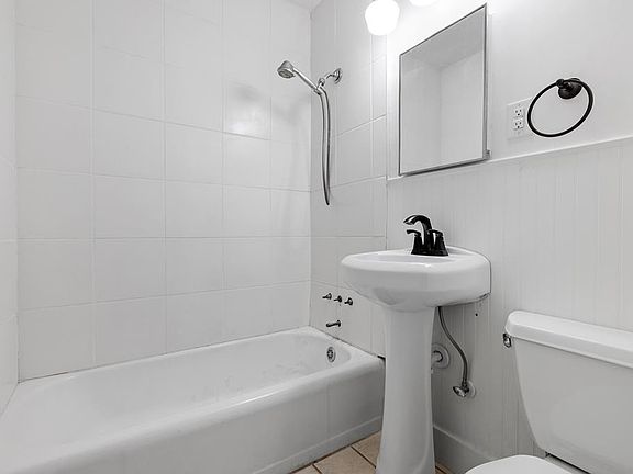 5th image of 303 W Burbank St