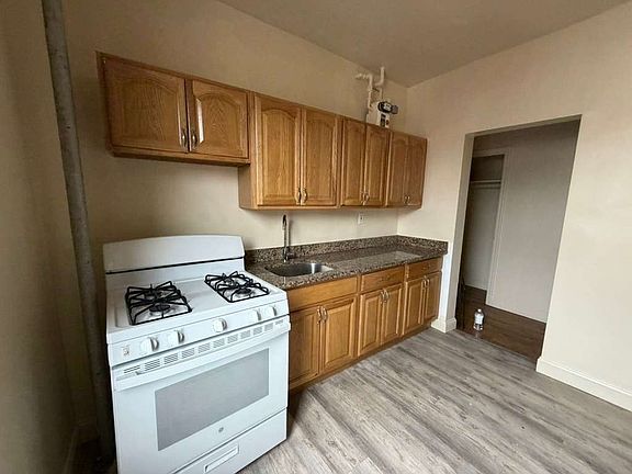 2nd image of 2080 Morris Ave #15D