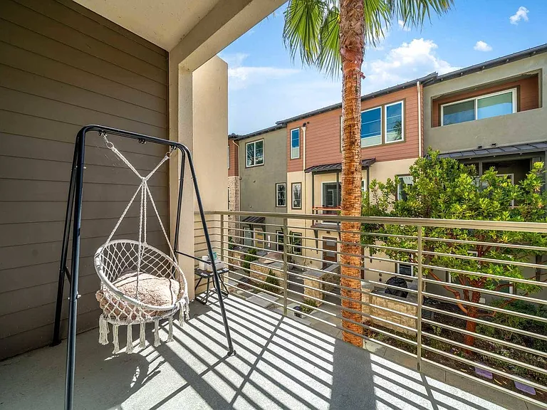 769 Doheny Way — Photo 43