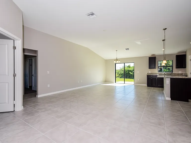 347 Pinehurst Ave — Photo 2