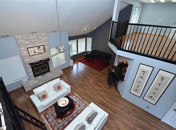5th image of 22319 Cove Hollow Dr
