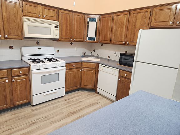5th image of 124 Raintree Ln