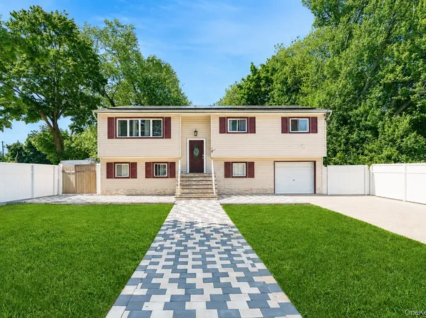9 Hamlin Avenue, West Babylon, NY 11704
