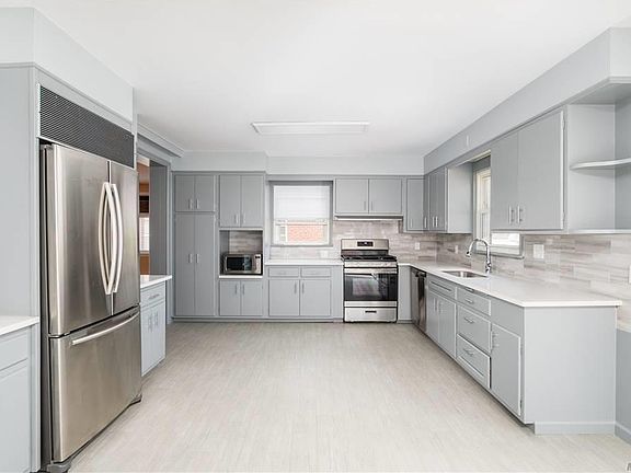 4th image of 2747 Academy St
