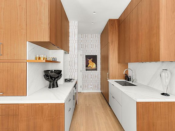 3rd image of 7 Gramercy Park W #2C