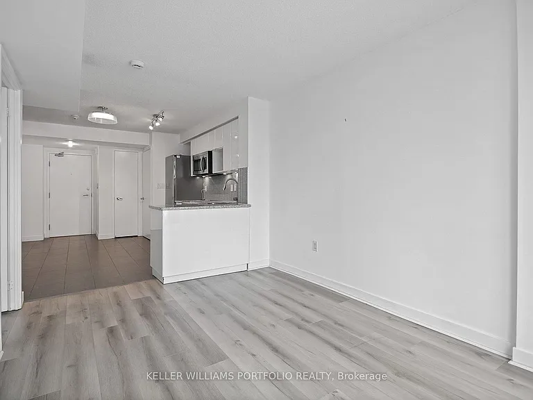 15 Fort York Blvd W #3907 — Photo 51