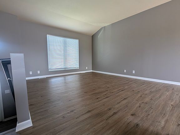 4th image of 9145 Potter St