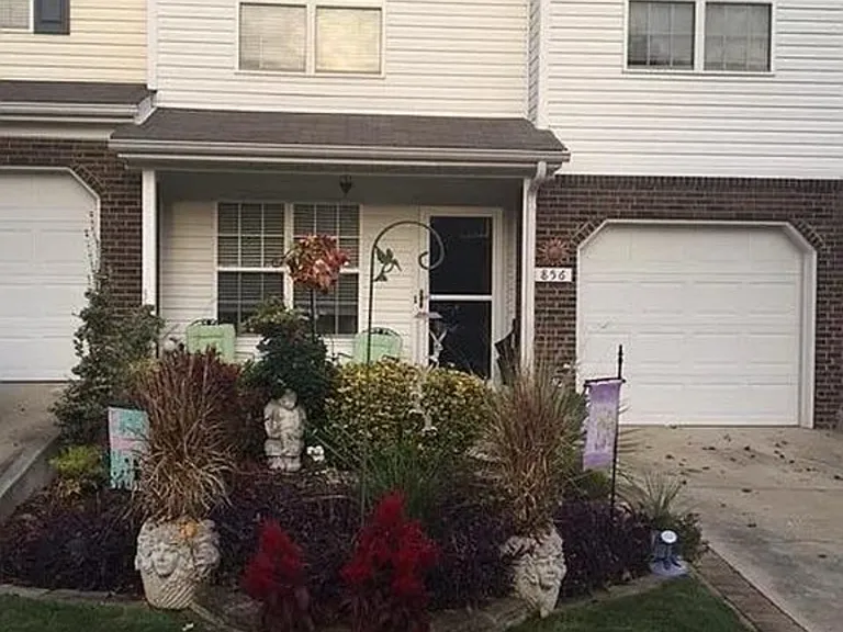 856 Pelican Bay Dr — Photo 1