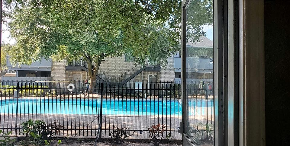 1st image of 9797 Leawood Blvd APT 201
