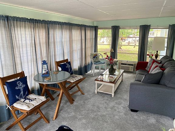 3rd image of 3810 Voorne St