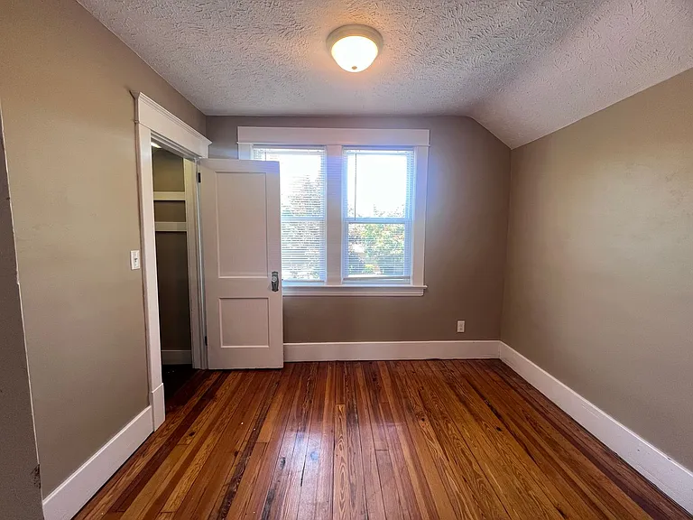 1040 Powers Ave NW — Photo 37
