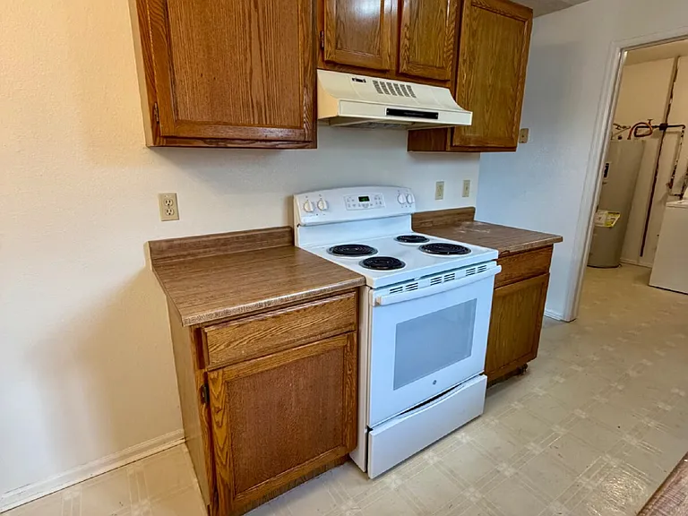 2 bed, 1.0 bath, 969 sqft, $1,350 — Photo 8
