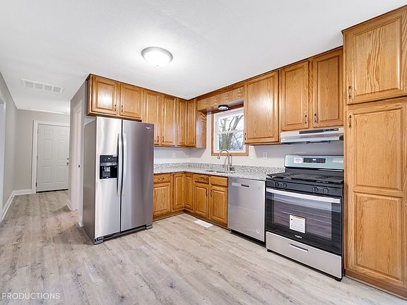 4th image of 501 Debbie Ln