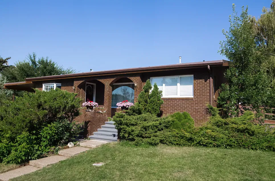 809 22 Street South Lethbridge — Photo 1