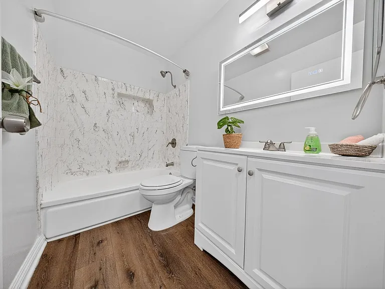 10736 Magnolia Blvd — Photo 23