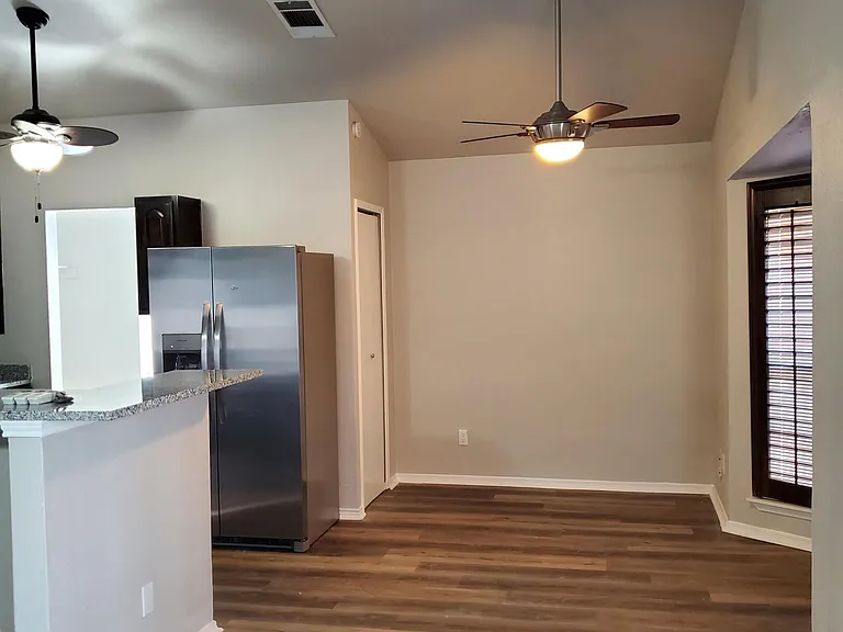 6719 Old Stone Dr — Photo 5