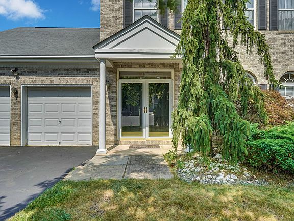 2nd image of 210 Tamarack Ct