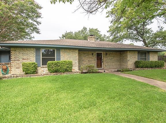 2nd image of 2713 Oak Cir