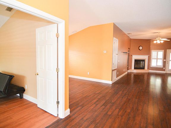 3rd image of 1551 Morgan Ct