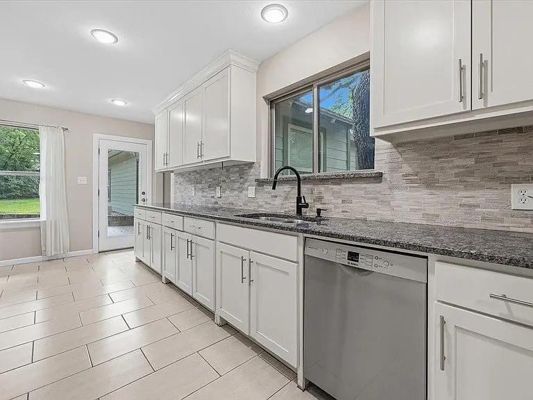 401 N Bailey Ave — Photo 15
