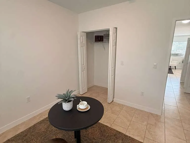 515 W 79th Pl #B1 — Photo 10
