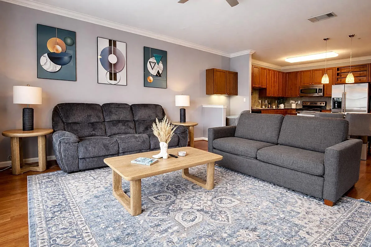 1 bed, 991 sqft, $2,600 — Photo 1