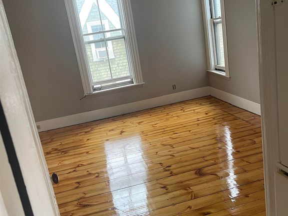 3rd image of 506 Notre Dame Ave #2