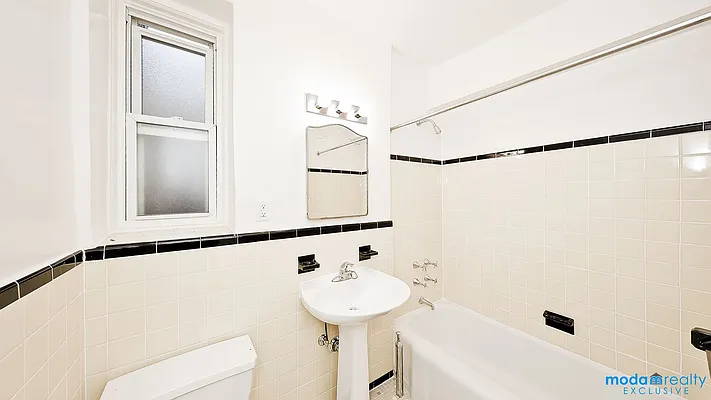 Rented by Moda Realty | media 20