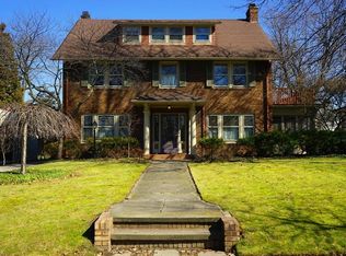 2909 Weymouth Rd, Shaker Heights, OH 44120