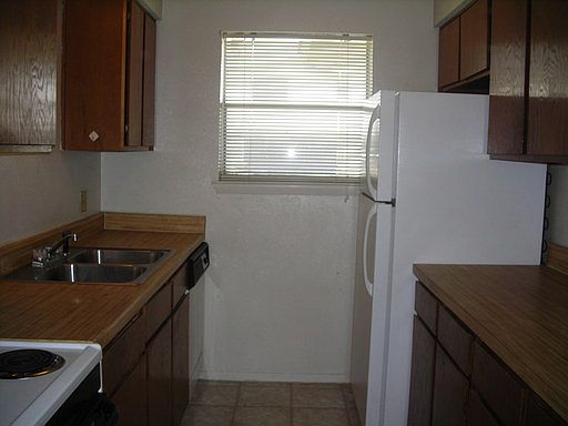 3rd image of 2436 W Northgate Dr