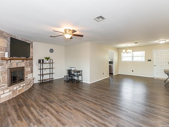 4th image of 115 Village Dr