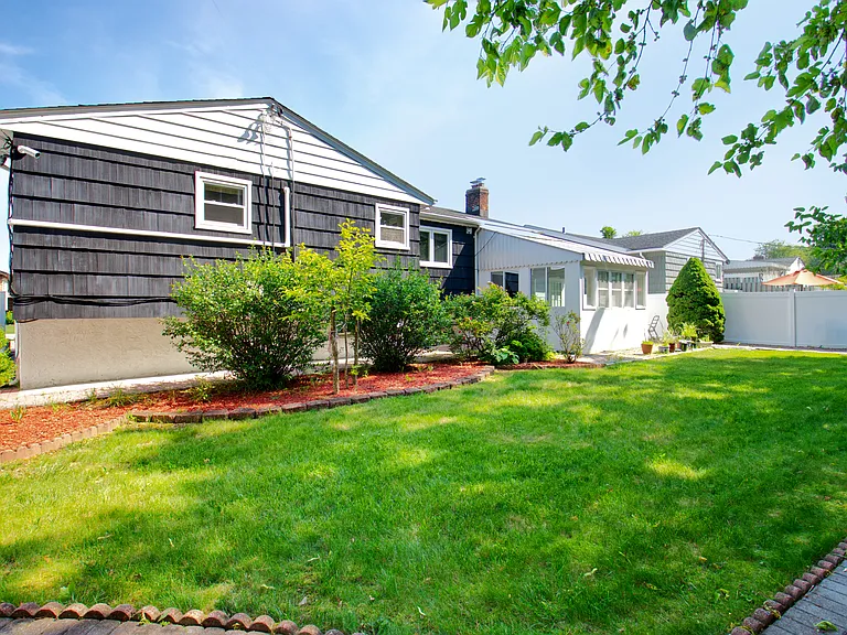 15 Jean Pl — Photo 5