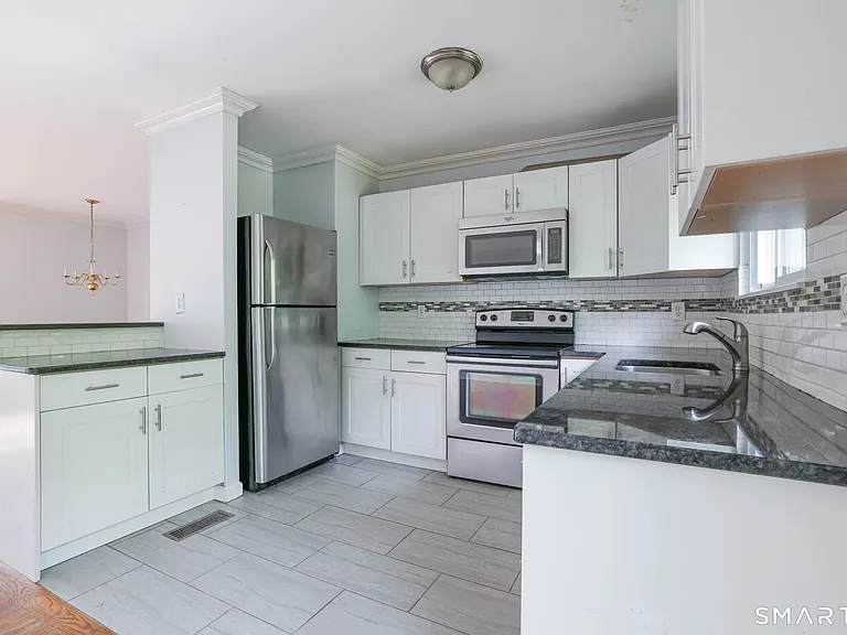 49 Tudor Ln — Photo 4