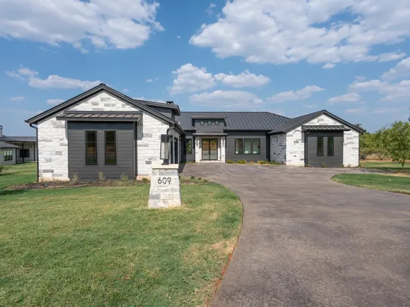 609 Paintbrush, Horseshoe Bay, TX 78657