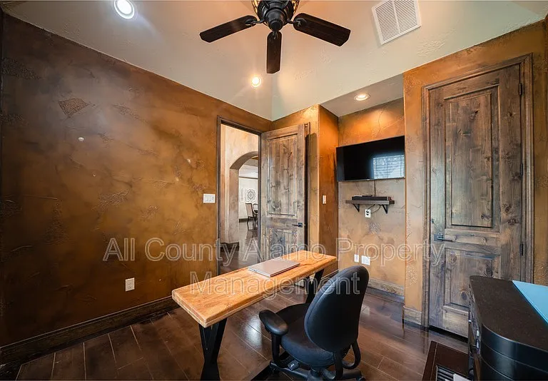 303 Schneider St — Photo 9