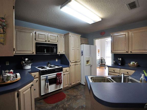 3rd image of 101 Lakeway Dr