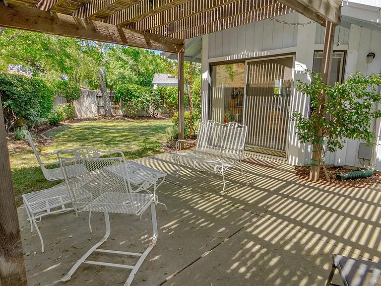 1484 Clearwater Way — Photo 3