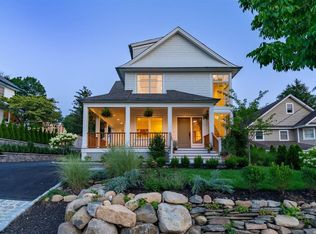 24 Grove St, Cold Spring Harbor, NY 11724