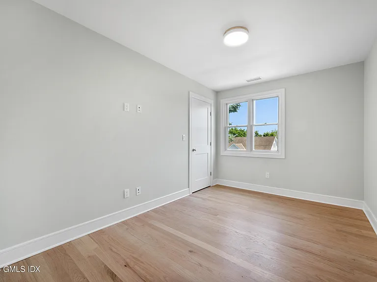 115 E Elm St — Photo 15