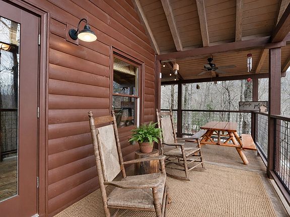 4th image of 173 Mountain Laurel Ln