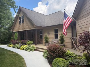 300 Deer Ridge Rd, Franklin, NC 28734