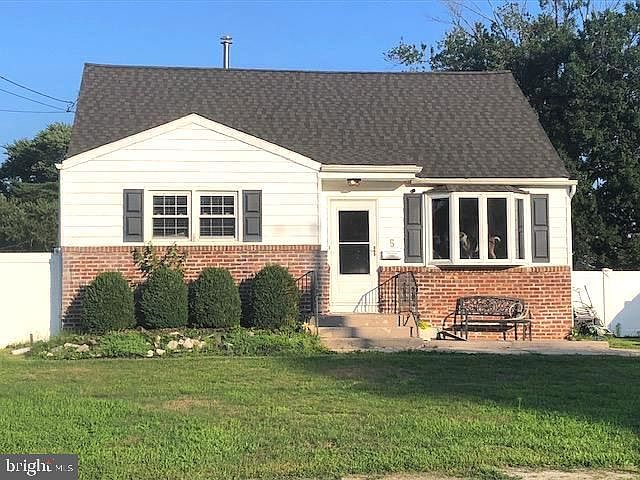 1st image of 5 Cloverdale Rd