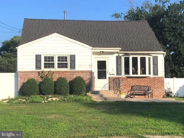 5 Cloverdale Rd, Blackwood, NJ 08012