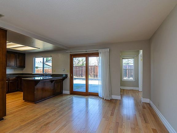 4th image of 2654 Scottsdale Dr